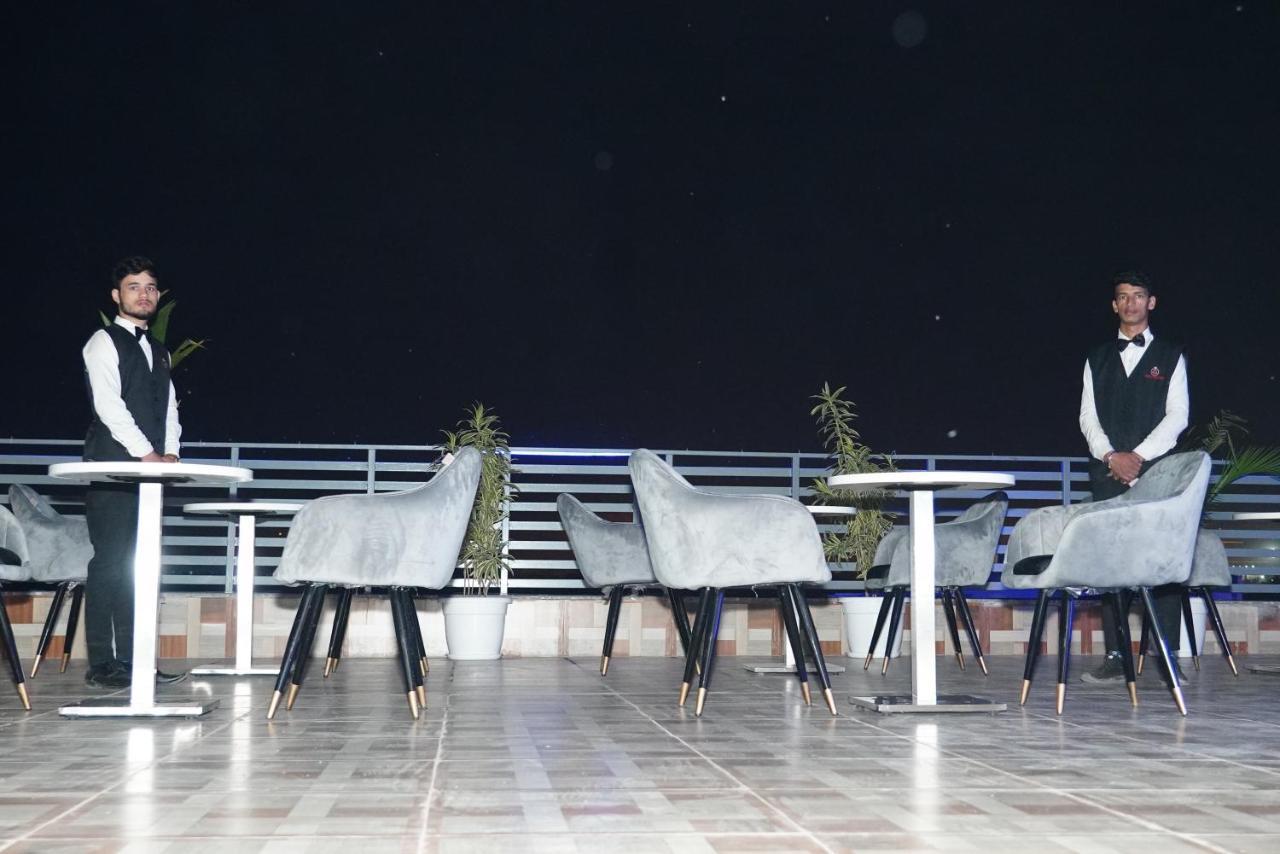 Expomart Inn Greater Noida Exterior foto